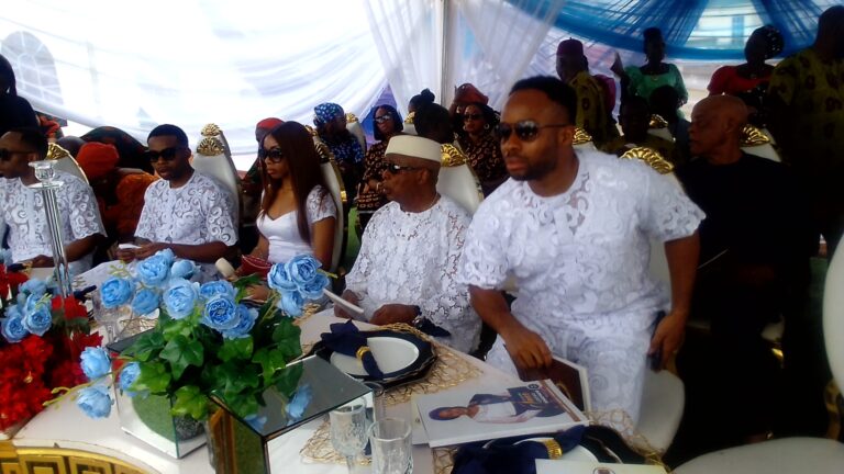 Senator Ken Nnamani and his family at the burial of Jane Nnamani